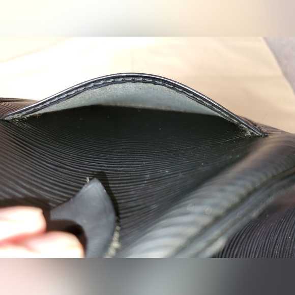 Louis Vuitton Speedy 25 Epi Black Handbag - Picture 9 of 16